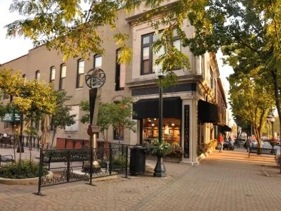 Champaign, Illinois: Decoding the City's OS – A Guide to Its Weather, Hotels, and Top Spots